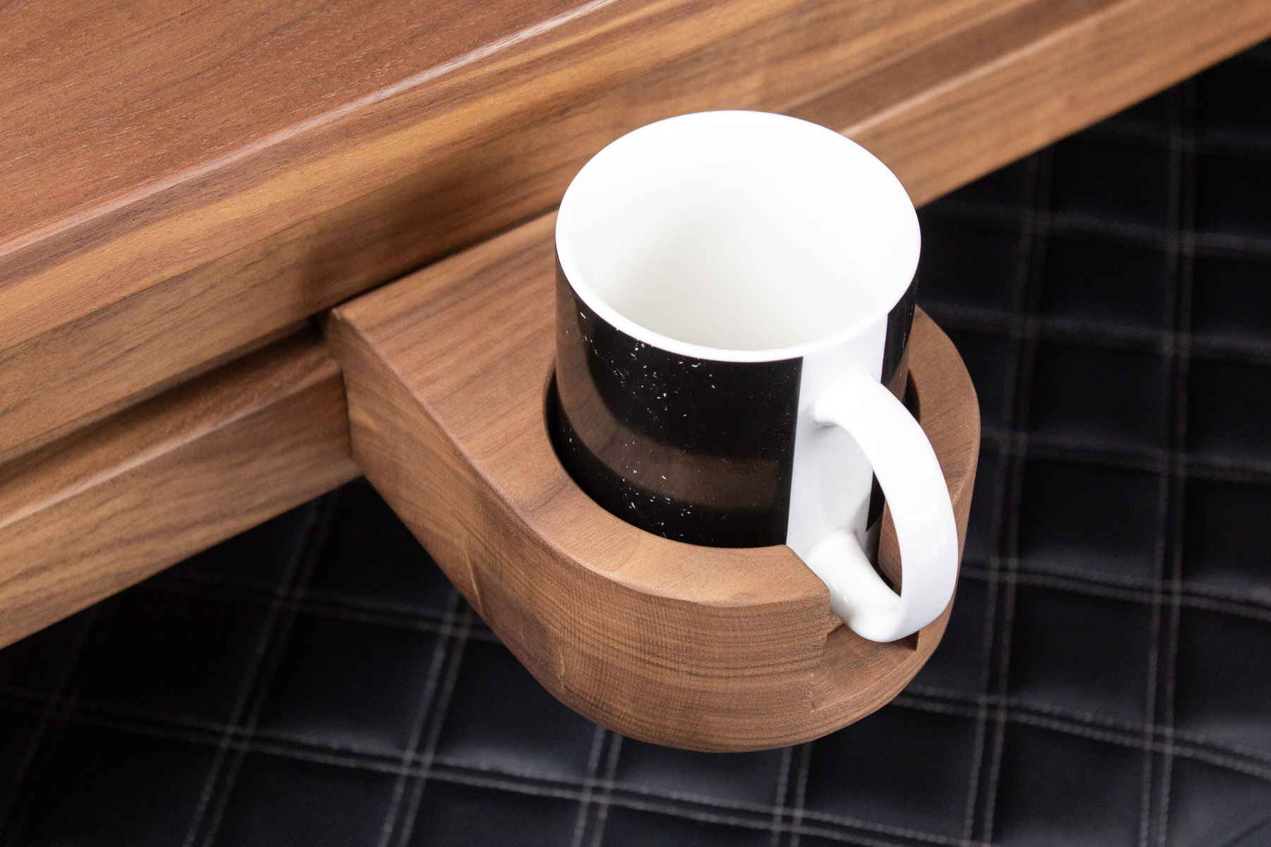 Mug-Holder-inplay Mug-Holder-inplay